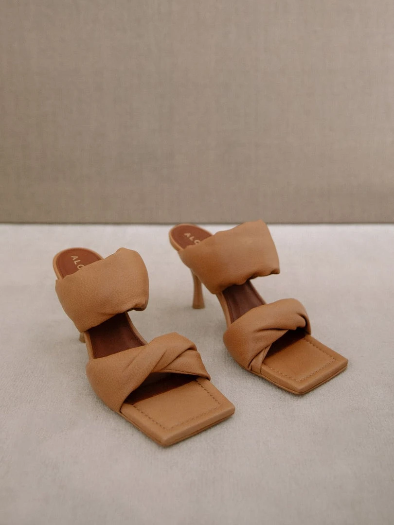 ALOHAS Twist Strap Camel 1 ALOHAS Twist Strap Camel