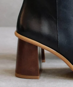 ALOHAS West Black Vintage 8 ALOHAS West Black Vintage