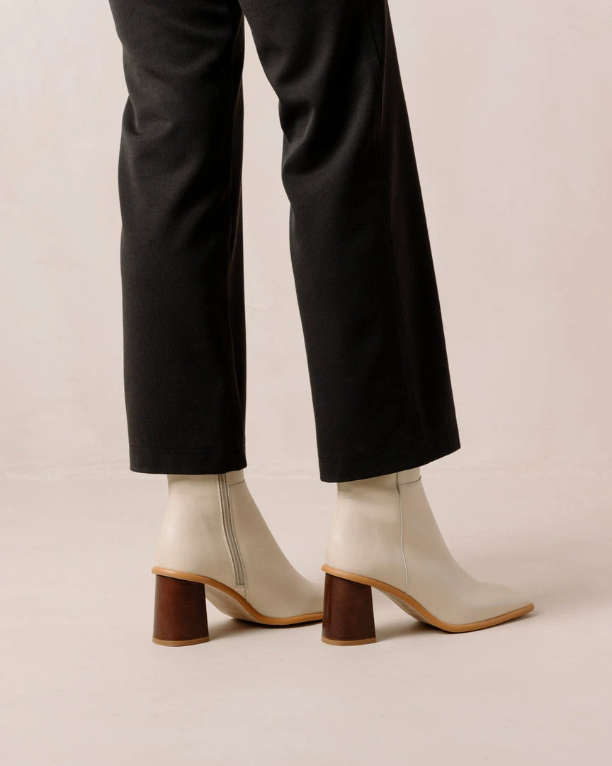 ALOHAS West Vintage Ivory 7 ALOHAS West Vintage Ivory