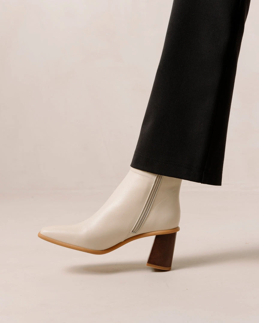 ALOHAS West Vintage Ivory 2 ALOHAS West Vintage Ivory