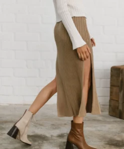 ALOHAS Clothing Wise Opened Knit Skirt Camel