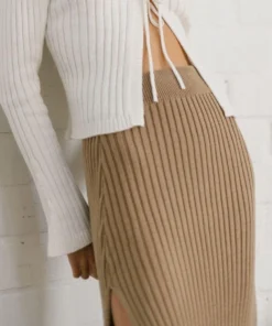 ALOHAS Clothing Wise Opened Knit Skirt Camel